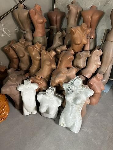 Пластиковые торсы-манекены для витрин и выкладки одежды. 200 сом за
