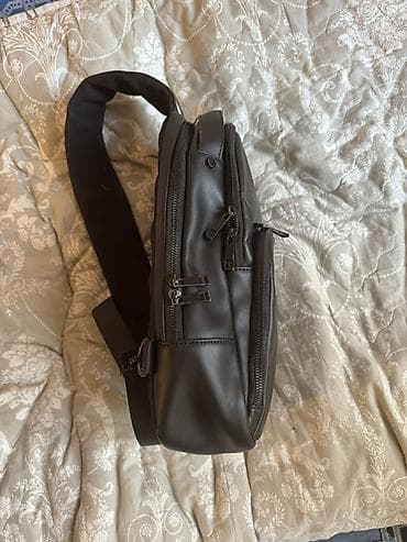 Сумкалар: Сумка‑слинг (кросс‑боди/на одно плечо), компактная городская модель — 1