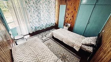один хоз: Сдаётся деревянный домик с верандой для отдыха. Планировка и спальные — 1