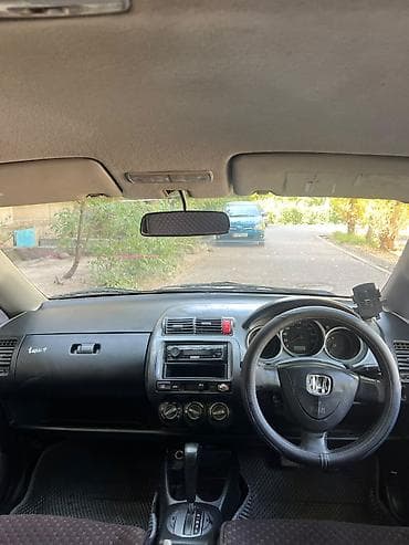 forester 2004: Honda Fit: 2002 г., 1.3 л, Автомат, Бензин, Хэтчбэк — 5