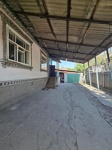 Кыймылсыз мүлк: 📌 АДРЕС: Срочно продаётся дом в районе Западного автовокзала, по улице — 8