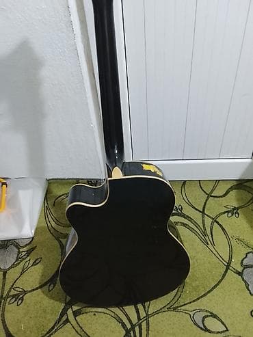 детский баян: Акустическая гитара с вырезом (cutaway), черный глянец. - Корпус — 1