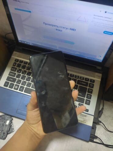 телефон в таласе: Смартфон с большим экраном и каплевидным вырезом для фронтальной — 4