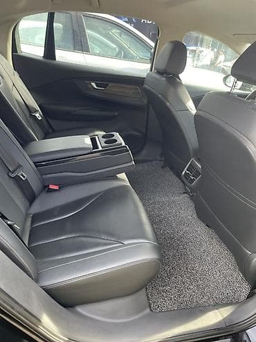 a class: Хунчи черный седан бизнес‑класса с выразительной вертикальной решеткой — 4