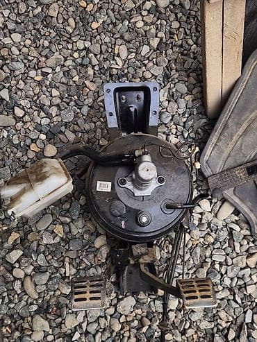 opel vectra c: Педальный узел с вакуумным усилителем тормозов и главным тормозным — 1