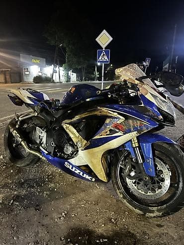 Транспорт: Мотоцикл Suzuki GSX-R (серия спортбайков), синий/белый. Основные — 2