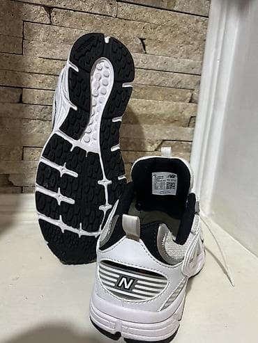 Айымдардын бут кийими: Эркектердин кроссовкасы, 40.5, New Balance, Колдонулган, түсү - Ак, Өзү алып кетүү, Акылуу жеткирүү — 4