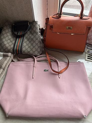Классические сумки верхние по 500 сом, нижняя розовая 300 сом так как