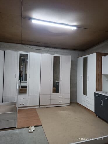 Шкаф 130×215 Россиянын ломинантынан жасалган сапаты соонун.Шаар ичине