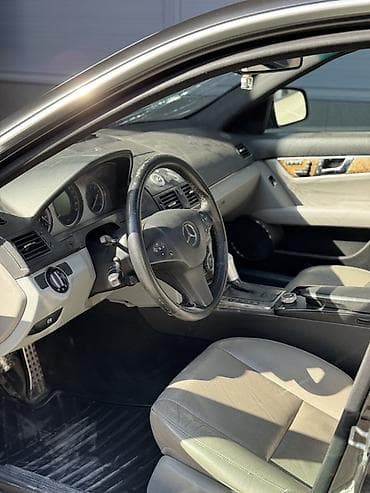 Продажа авто: Mercedes-Benz C-Class: 2007 г., 3.5 л, Автомат, Бензин, Седан — 7