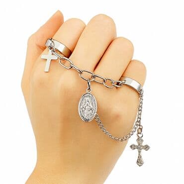 современный: Стильное двойное кольцо с цепочками и подвесками — яркий аксессуар для — 2