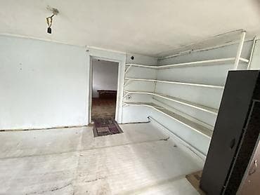 сдаю торговый точка: Комната/небольшое помещение с отоплением и полками для хранения - — 2