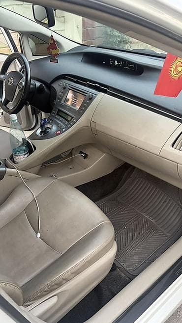 honda fit: Toyota Prius: 2012 г., Гибрид, Хэтчбэк — 9
