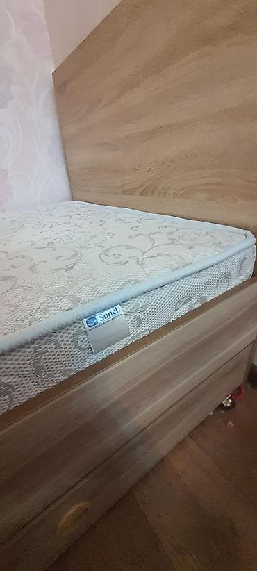 заберем старый матрас: Двуспальная кровать, Б/у, С матрасом, длина - 170 см — 4