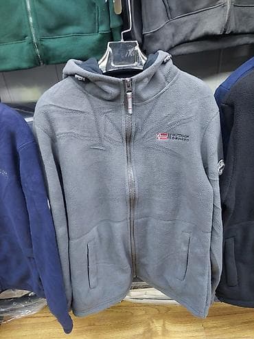 Флисовая куртка с капюшоном на молнии - Цвет: тёмно‑синий - Материал at lalafo.kg Флисовая куртка с капюшоном на молнии - Цвет: тёмно‑синий - Материал