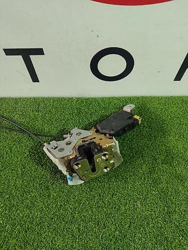 key maker: Замок двери Subaru 2004 г., Б/у, Оригинал, Япония — 1