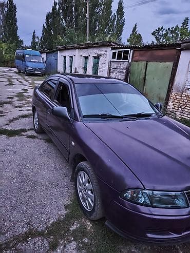 харизма: Mitsubishi Carisma: 2001 г., Седан — 3