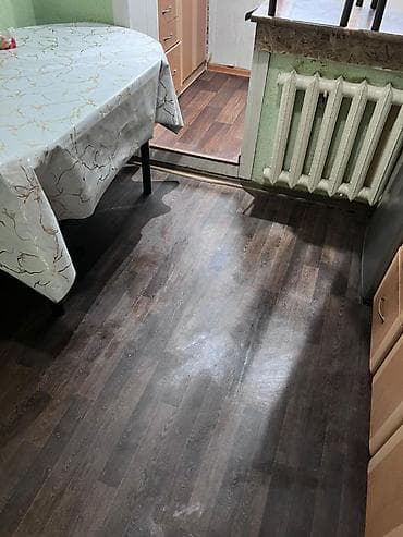 душевая смеситель: Односпальная кровать с деревянным каркасом и интегрированными — 3