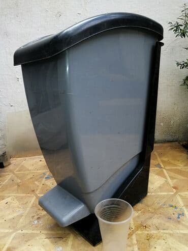 Урна офисная- механическая. Состояние - хорошее. Г. Ош