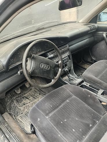 лобовой на 124: Audi 100: 1994 г., Седан — 5