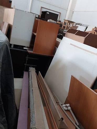 Мебельные гарнитуры: Комплект офисной мебели, Б/у, Тумба, ДСП, Платная доставка, цвет - Коричневый — 5