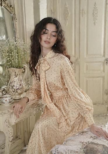 Шелковистое платье миди в горох: - Материал: гладкая ткань с легким