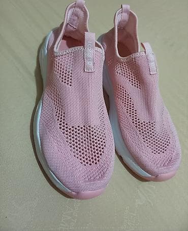 nike react: Кроссовки-слипоны,изики женские,куплено в Москве, носили 3 раза, фирма — 1