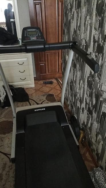 форма для тренировок: Беговая дорожка Kettler - Электрическая дорожка с консолью управления — 7