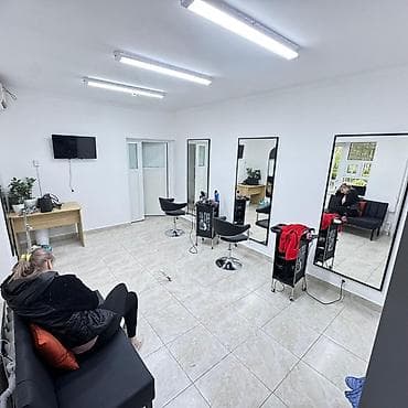 iphone 10r: Сдаю кресло в салоне vela beauty Цена 12.000с Удобный вход с улицы — 2