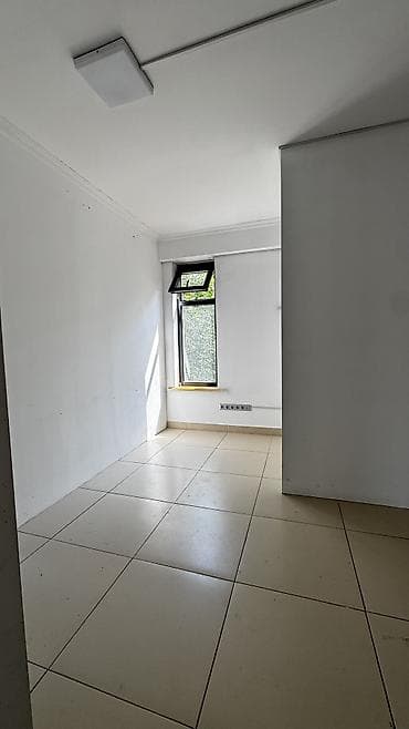 гараж ахунбаева: Сдаётся помещение : 1 кабинет+1 холл по расположению: Улица абая 18/1 — 5