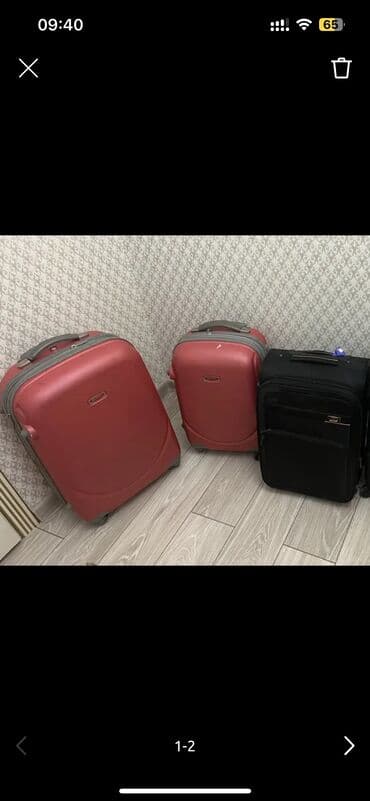 цена чемодана на колесах: Чемоданы выполнены в розовом цвете из прочного материала, оснащены — 1