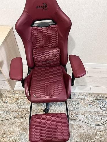 Игровые кресла: Игровое/офисное кресло AeroCool, бордовый цвет. Покупали за 16.000 — 4
