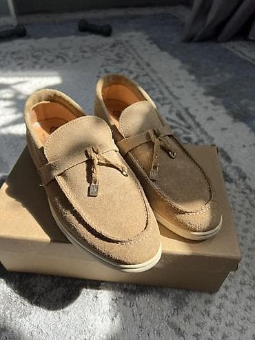 лоро пяно: Замшевые лоферы песочного цвета

- Верх: натуральная замша 
38,5 — 1