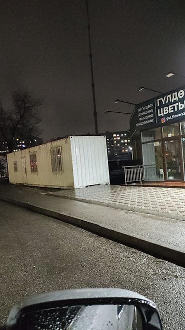 Продается торговый контейнер, морской, 40 тонник. Есть окна и двери — 2