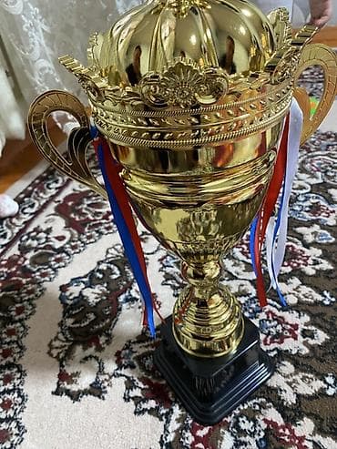 метала база: Кубок-премиум с крышкой и ручками - Материал: металл под золото — 2