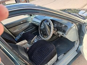 машина салон: Honda Accord: 1994 г., Автомат, Седан — 2