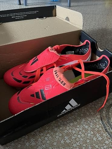 Футбольные бутсы adidas Predator (FG) Бутсы 40 размера срочно продаю at lalafo.kg Футбольные бутсы adidas Predator (FG) Бутсы 40 размера срочно продаю