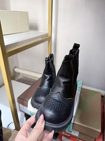 Джинсы и брюки: Черные ботинки челси для детей/подростков, зимние ботинки - Материал — 3