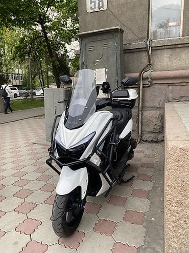 за неделю: Макси-скутер 150 куб. см, Бензин — 2