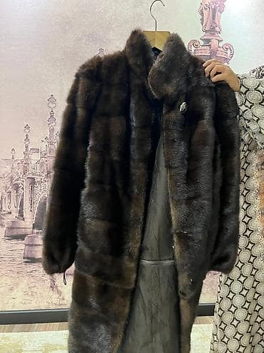 Продаю шубу трансформер, как новая. Была надета всего пару раз. Размер