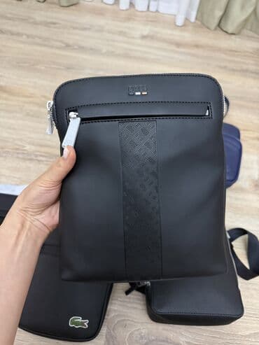 борсетку: Мужские сумки через плечо Lacoste и BOSS — компактные городские модели — 2