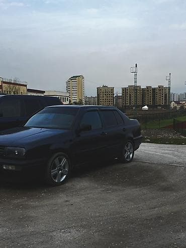 Volkswagen Vento: 1992 г., 1.6 л, Механика, Бензин, Седан