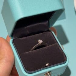 бриллиантовые комплекты фото и цены: КОЛЬЦО С БРИЛЛИАНТОМ TIFFANY & CO 0,18 CT. GRP10862 $1800 — 4