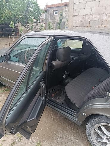 190: Mercedes-Benz 190: 1985 г., 2 л, Механика, Бензин — 7