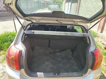 Toyota Corolla: 2005 г., Кол менен иштөөчү, Бензин, Хетчбек — 5