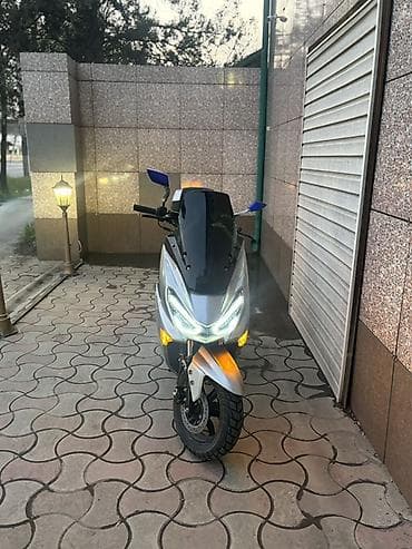 Макси-скутер 150 куб. см, Бензин, Новый