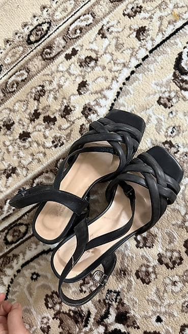вечерный платье: Босоножки, 36.5, 37, Loro Piana, Б/у, цвет - Черный, Самовывоз, Платная доставка — 2