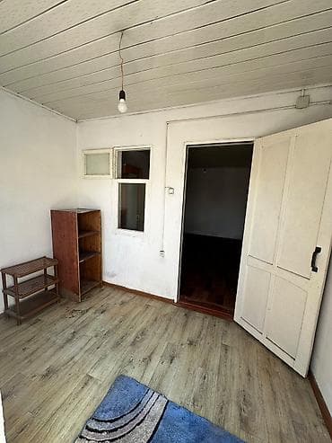 Недвижимость: Квартира берилет. 2ком. Уй таза, .Район Старый толчок . Айына 8500с — 2