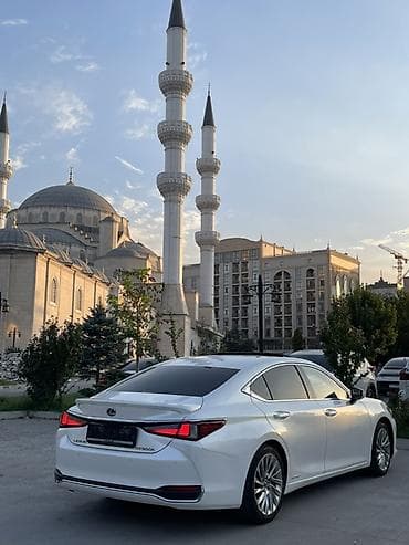 e klass: Lexus ES: 2019 г., 2.5 л, Автомат, Гибрид, Седан — 2