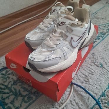 nike костюм: Кроссовки Nike - Модель с крупным Swoosh по бокам, выполнена в — 1